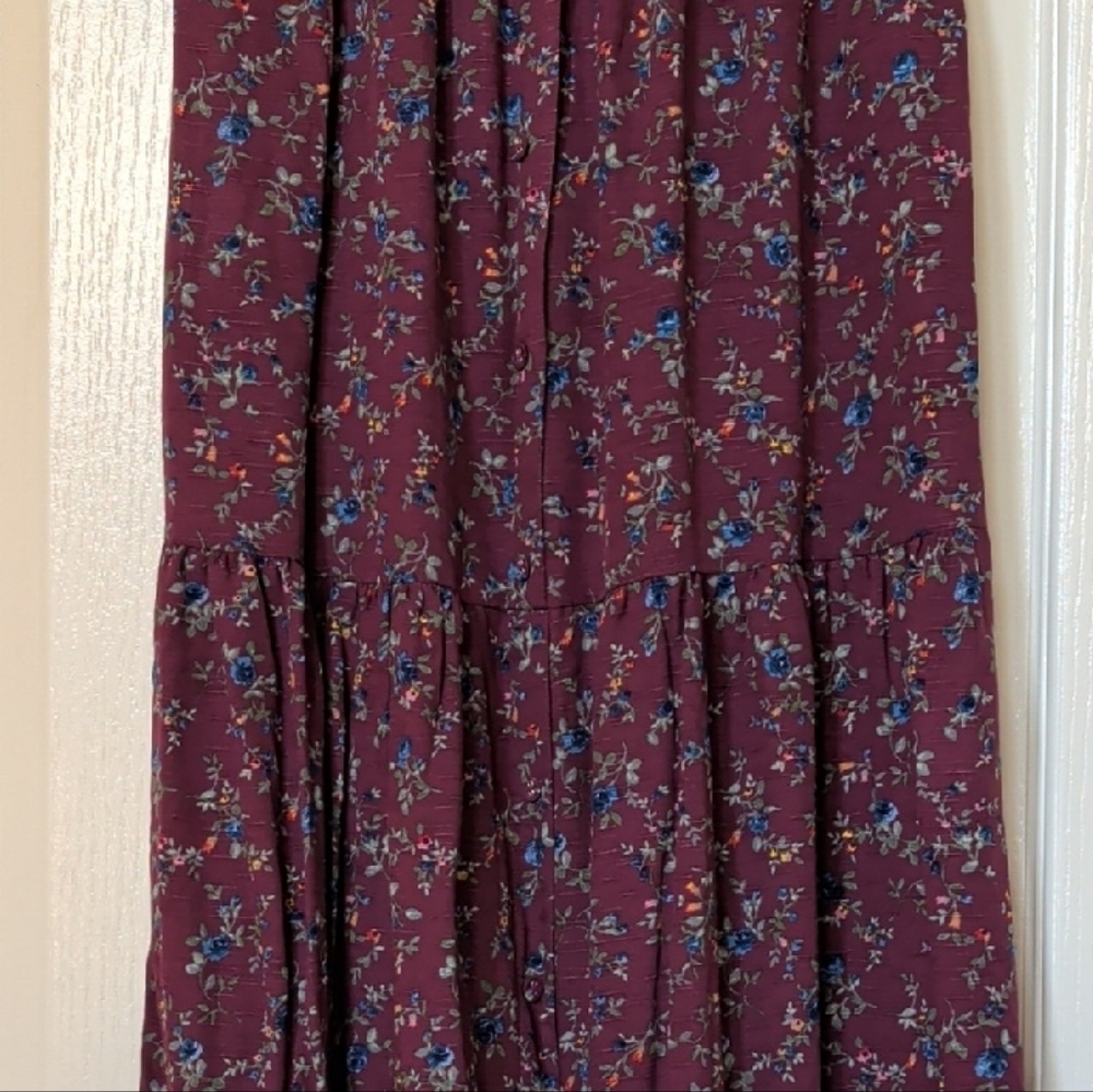 Chic Floral Skirt in Burgundy